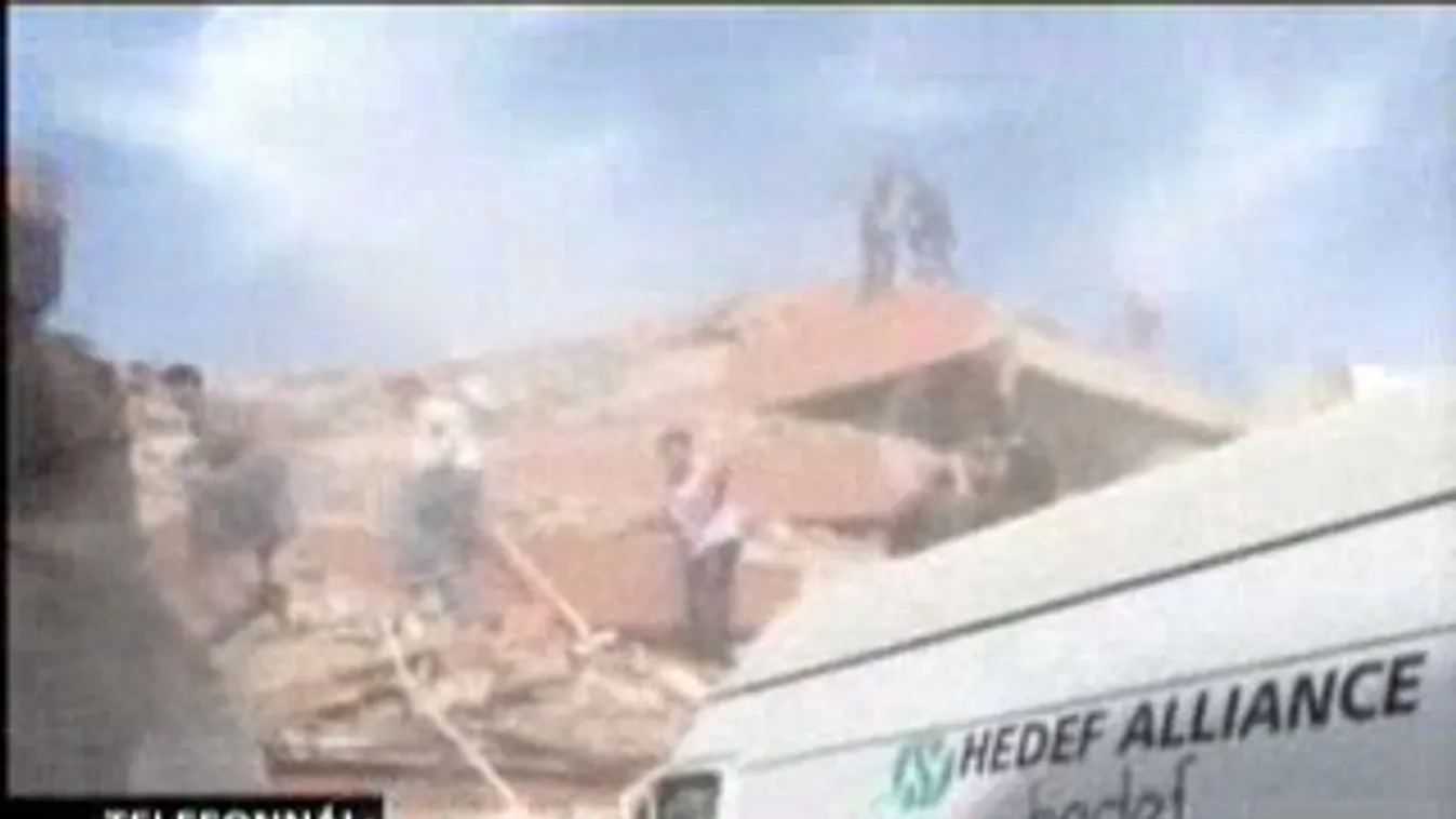 Kétségbeesetten küzdenek a romok alatt rekedtekért