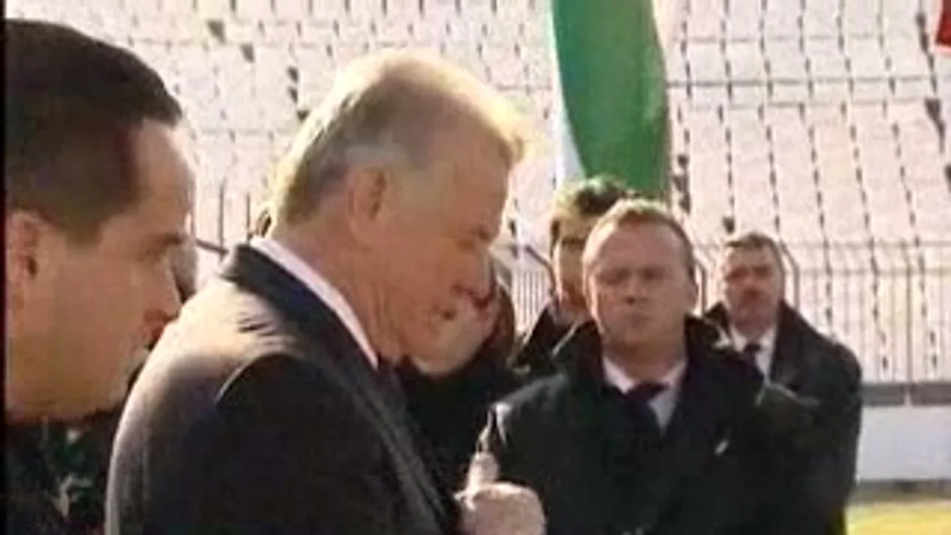 Schmitt Pál is fejet hajtott