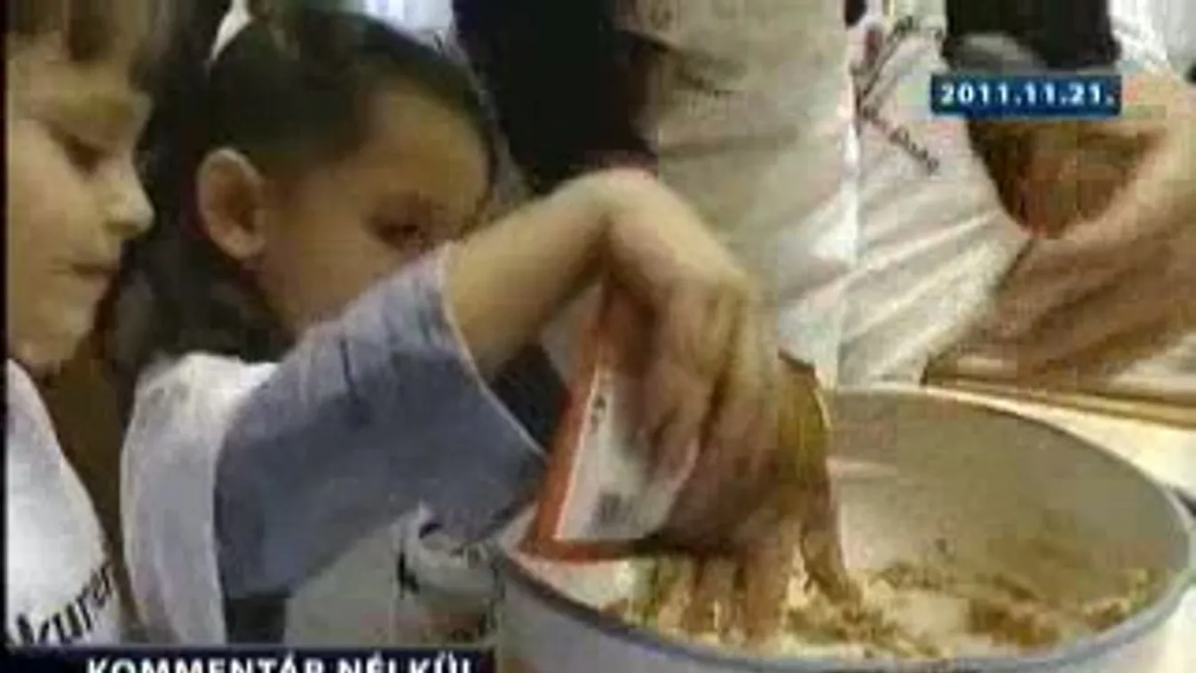 Nehéz sorsú gyerekekkel és családtagjaikkal sütött mézeskalácsot Lévai Anikó