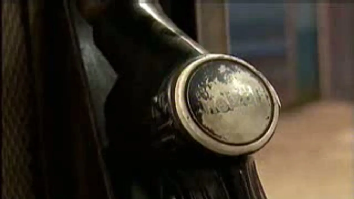 A szomszédba járnak tankolni