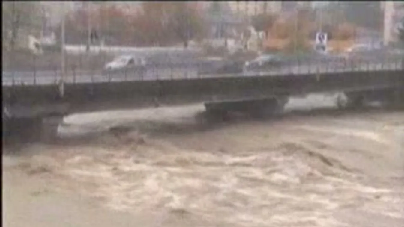 Roncsok alatt keresik a túlélőket