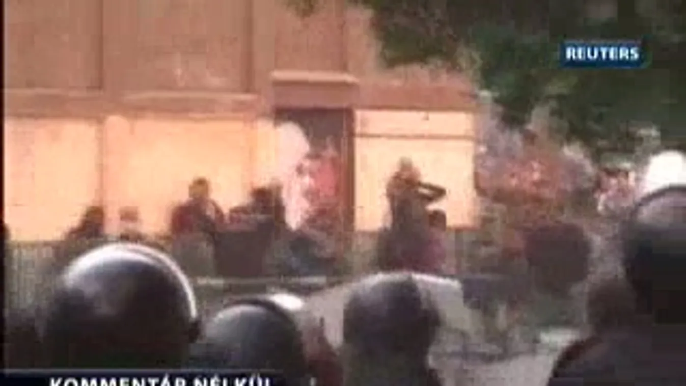 A hadsereg ellen tüntettek - Kommentár nélkül