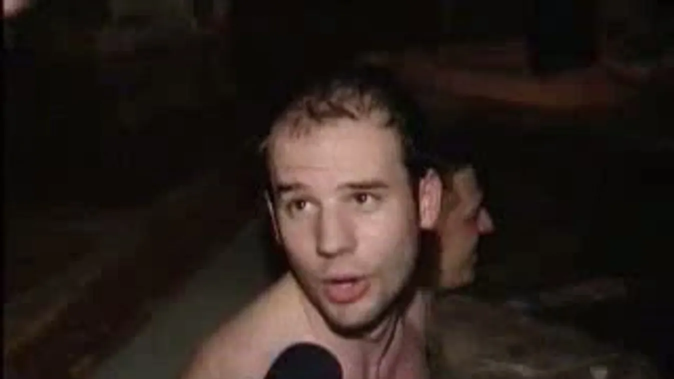 Óriási bulit csaptak a fürdőkben