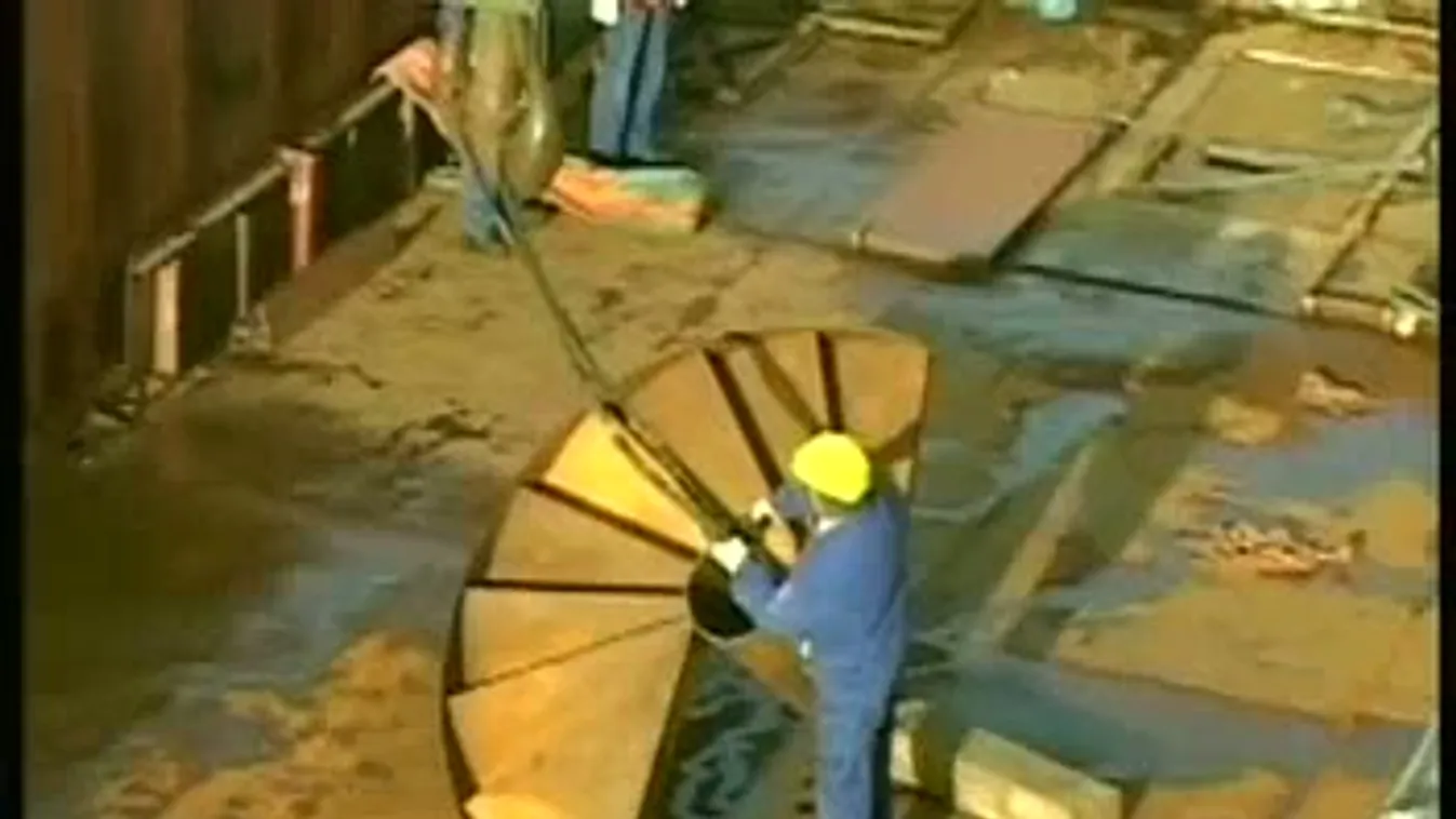 Átlépte az országhatárt a különleges szállítmány - 2011. 12. 20.