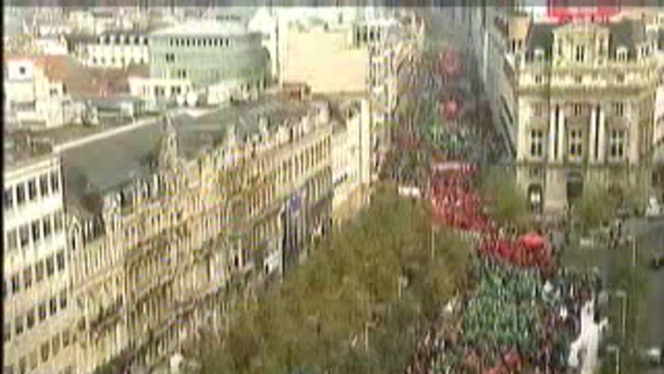 50 ezer közalkalmazott vonult az utcára