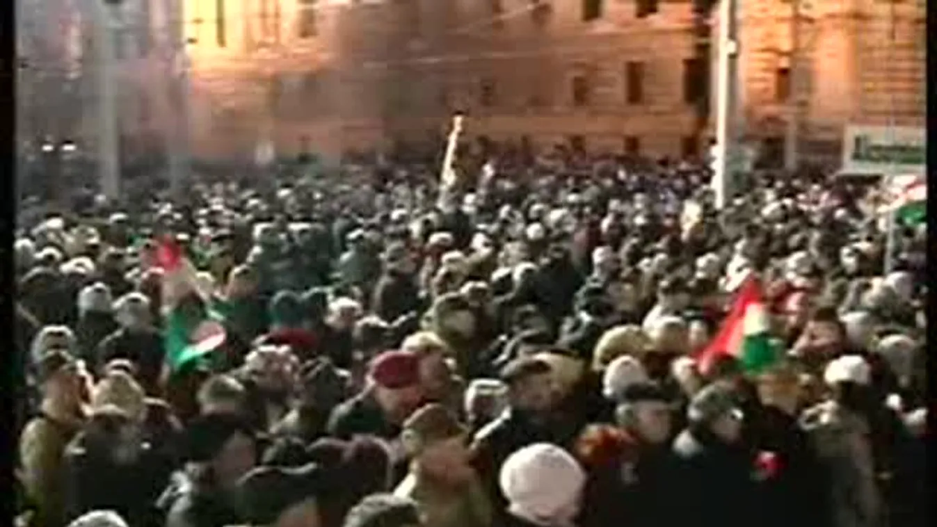 Békemenet: „nyomatékot ad a kormány mondandójának”