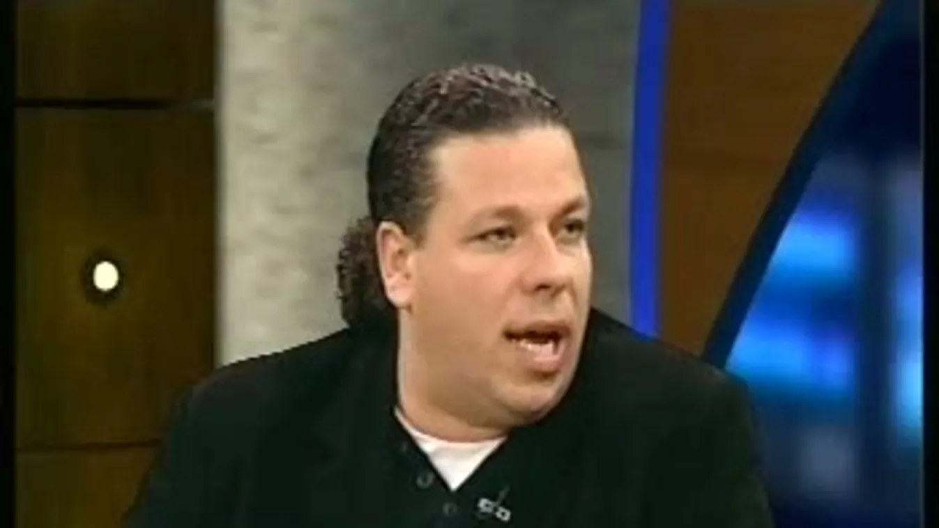 Óriási köpködés az Opera előtt (1.) – Civil kaszinó