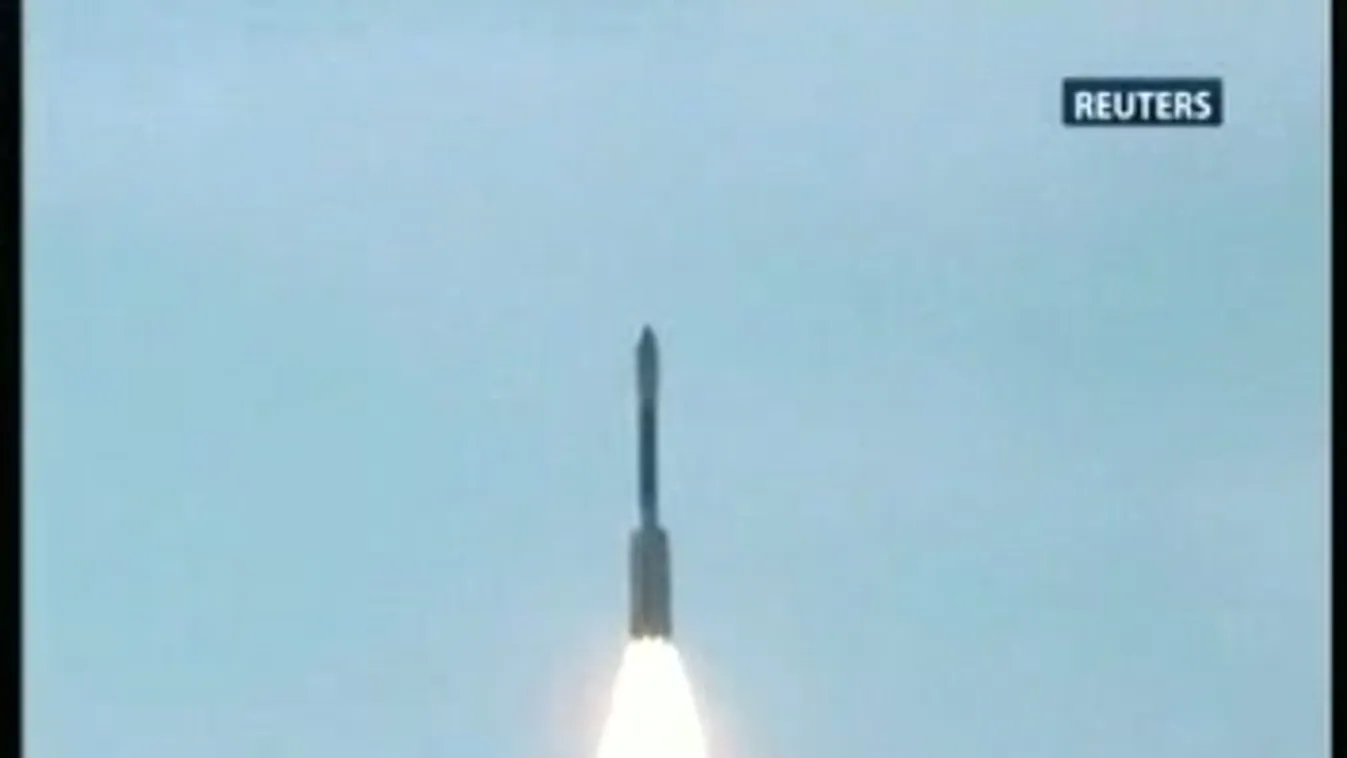 Kergetőznek a Hold felszíne felett