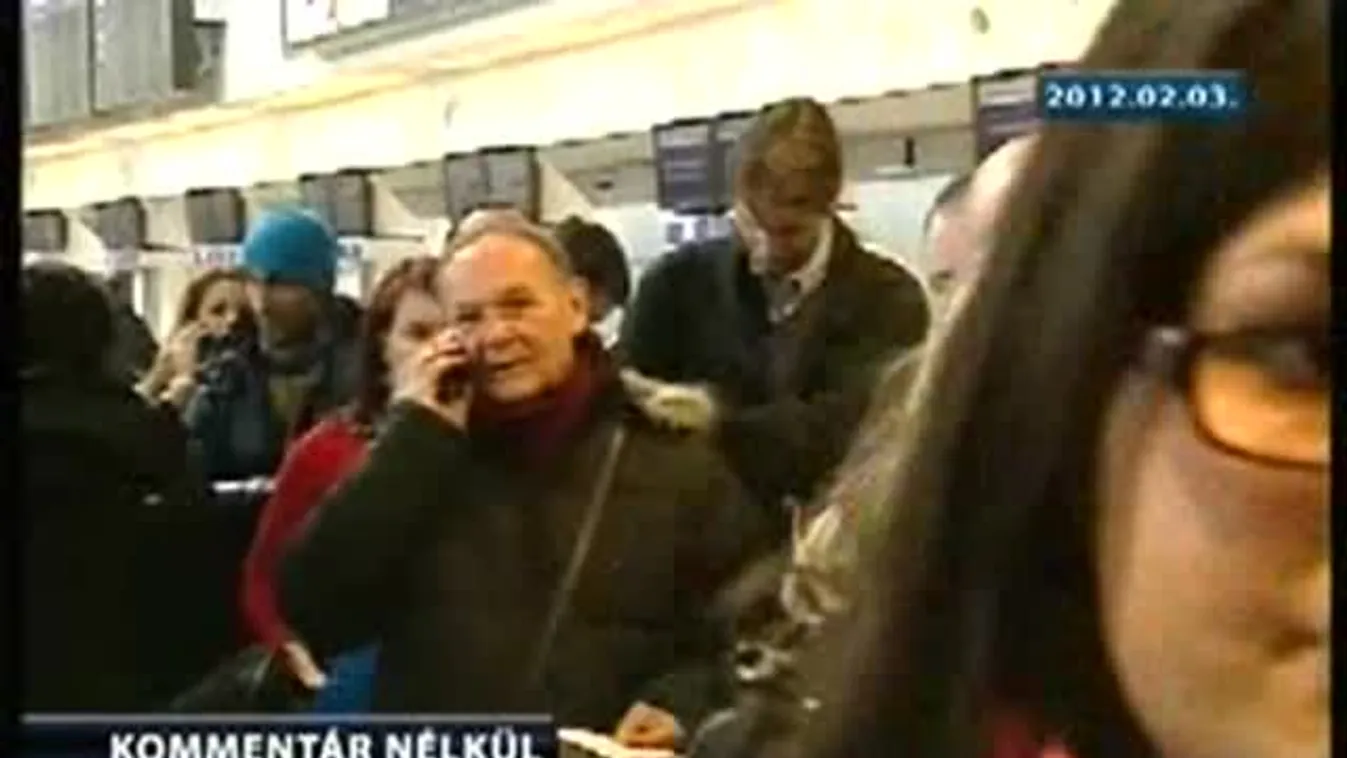 Ezrek rekedtek a reptéren – Kommentár nélkül