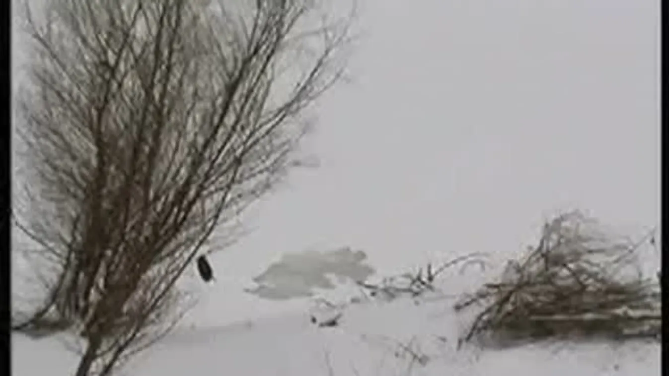 Nem húszasok, hanem negyvenesek a jégen hummerezők