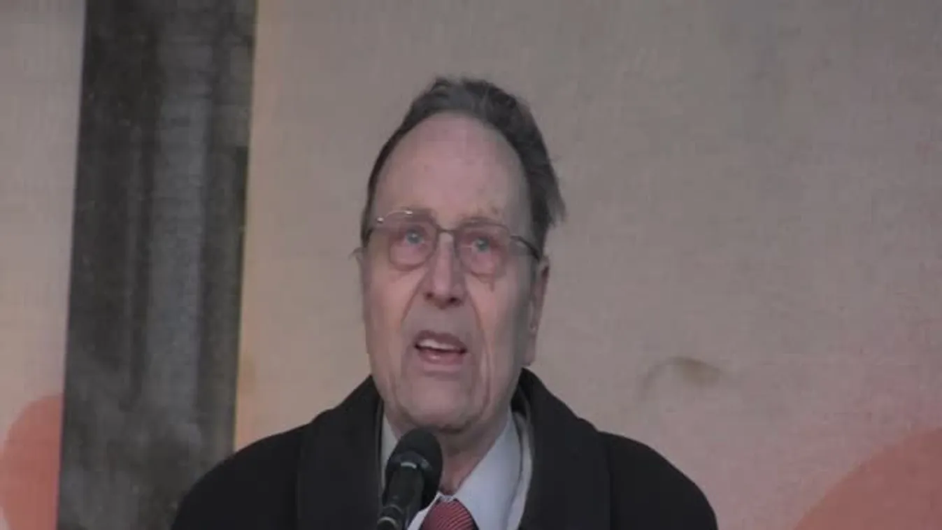 A kommunizmus áldozataira emlékeztek a Terror Háza előtt