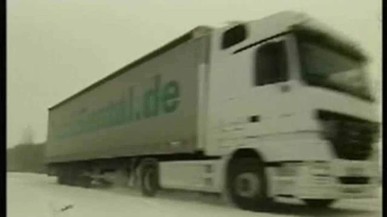 Nagy munkában a katasztrófavédők, folyamatos a takarítás