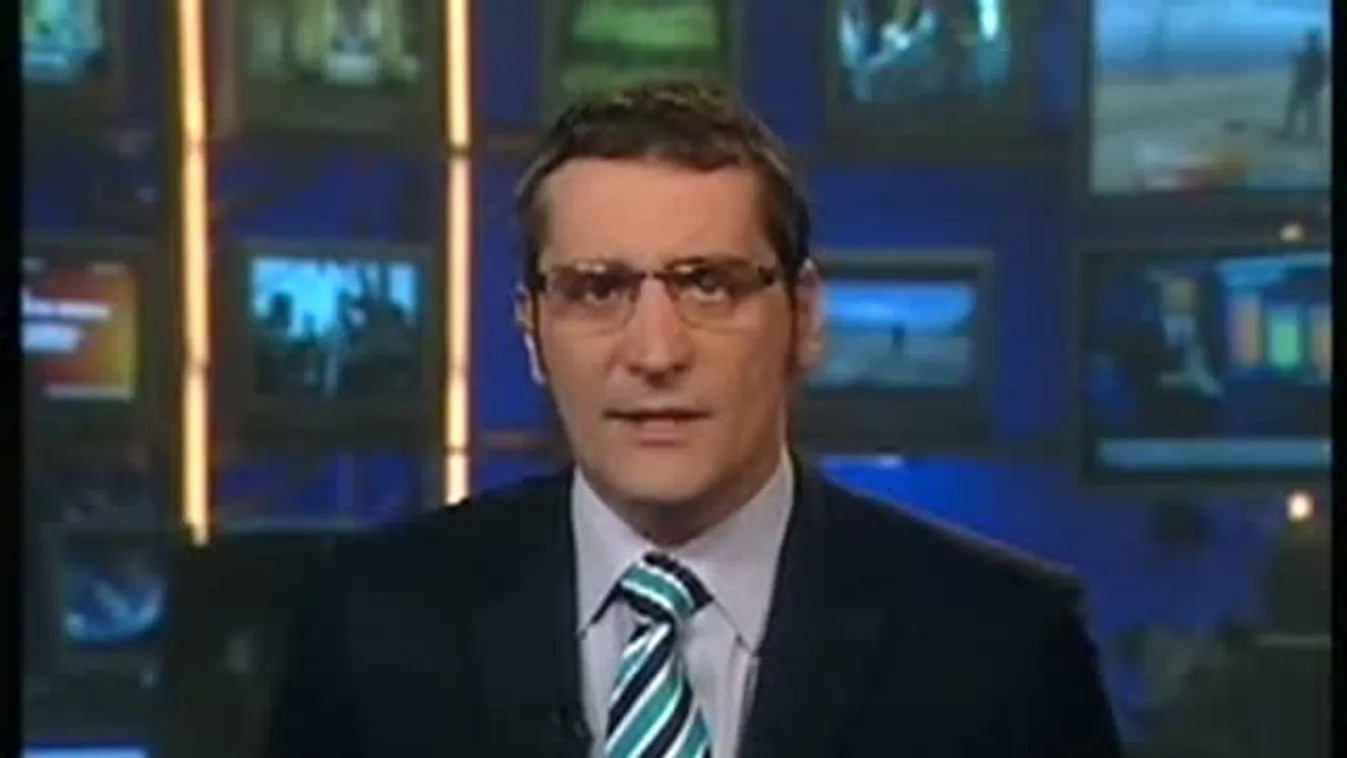 A zászlófelvonással keződik az ünnepség