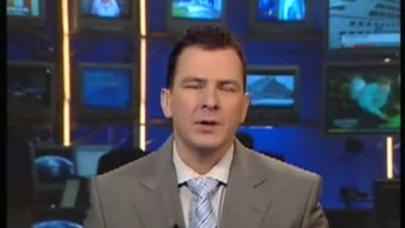 Tüntetők gyülekeznek a Deák téren