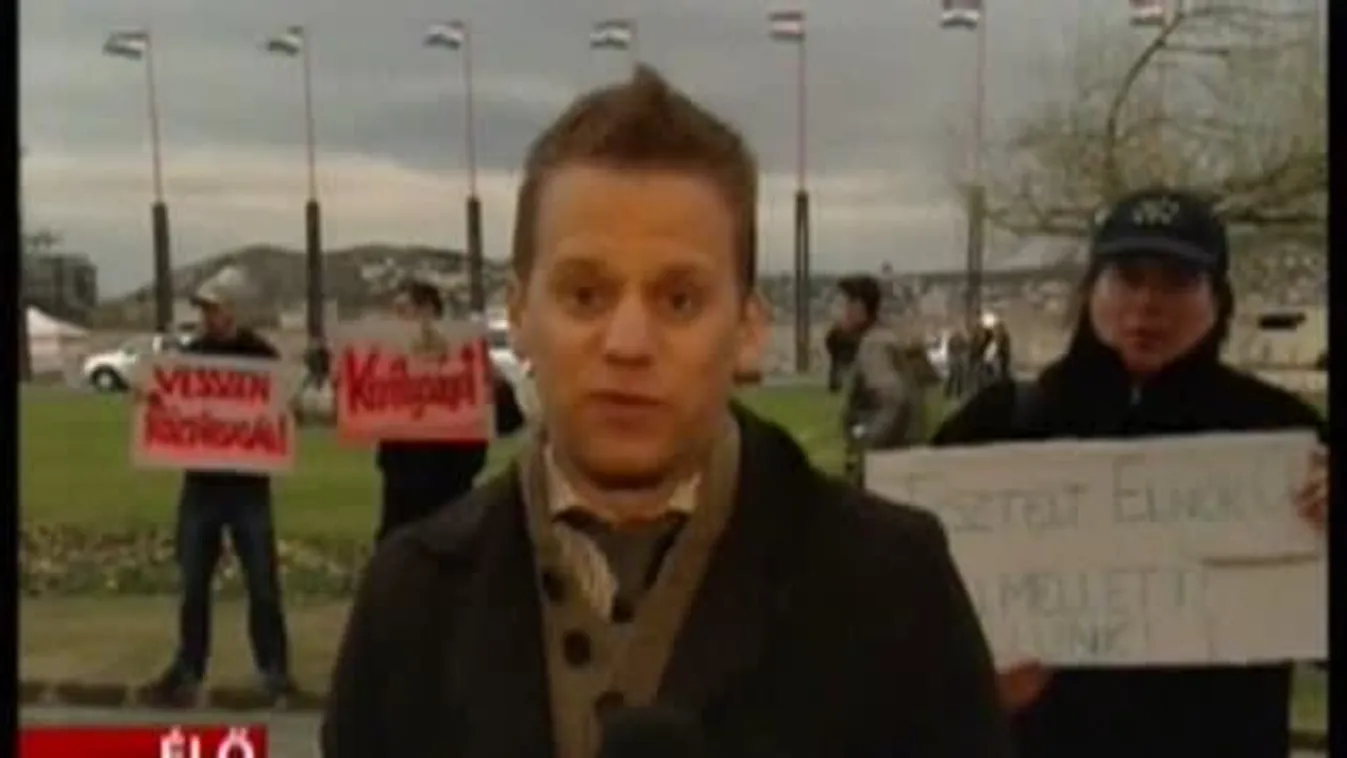 Bejelentkezés a Sándor-palota elől – 19 óra