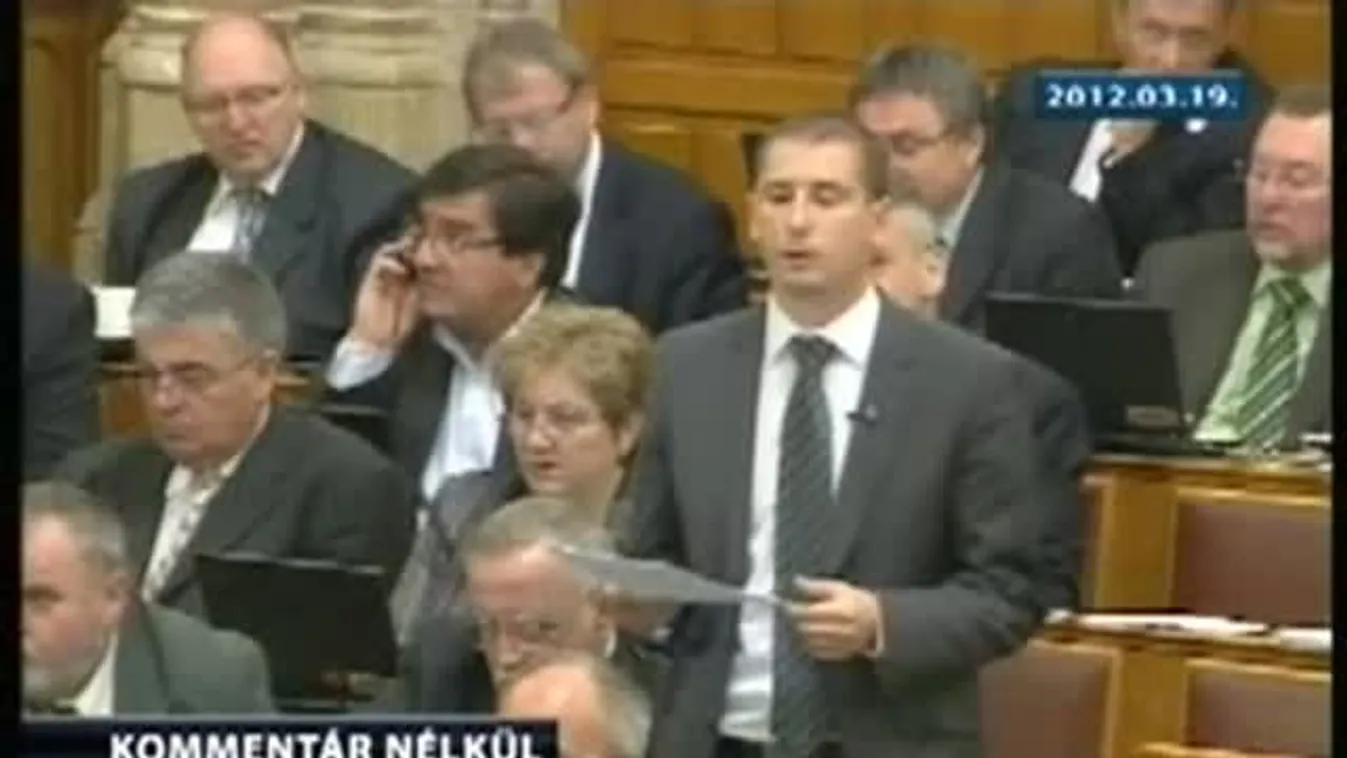 Nem veszi el a kormány a nyugdíjasoktól az utazási kedvezményét – Kommentár nélkül