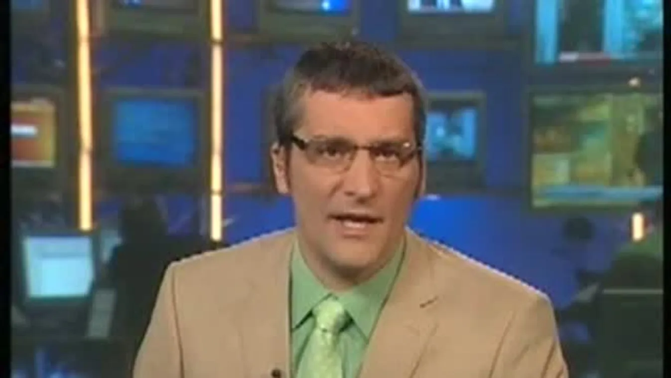 Hét kilométeres füstoszlop gomolyog