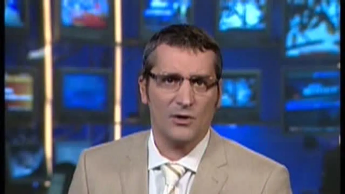 Vezetőjével együtt zuhant a gödörbe a rakodógép