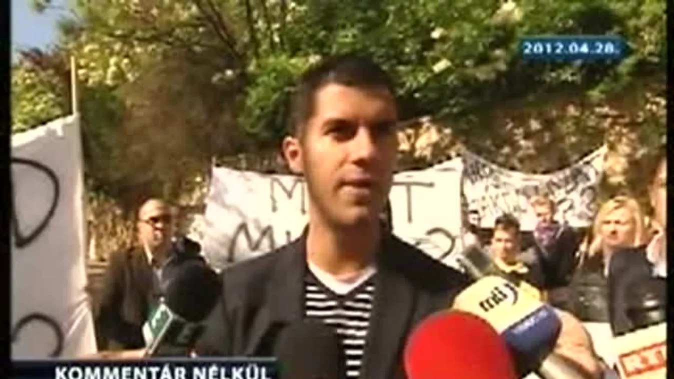 Gyurcsány Ferenc háza előtt tüntetett a Fidelitas