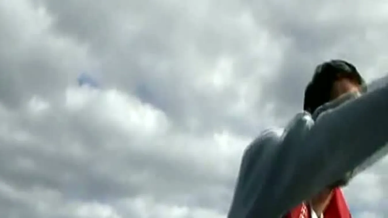 A világon elsőként kenuzta át egyedül az Atlanti-óceánt