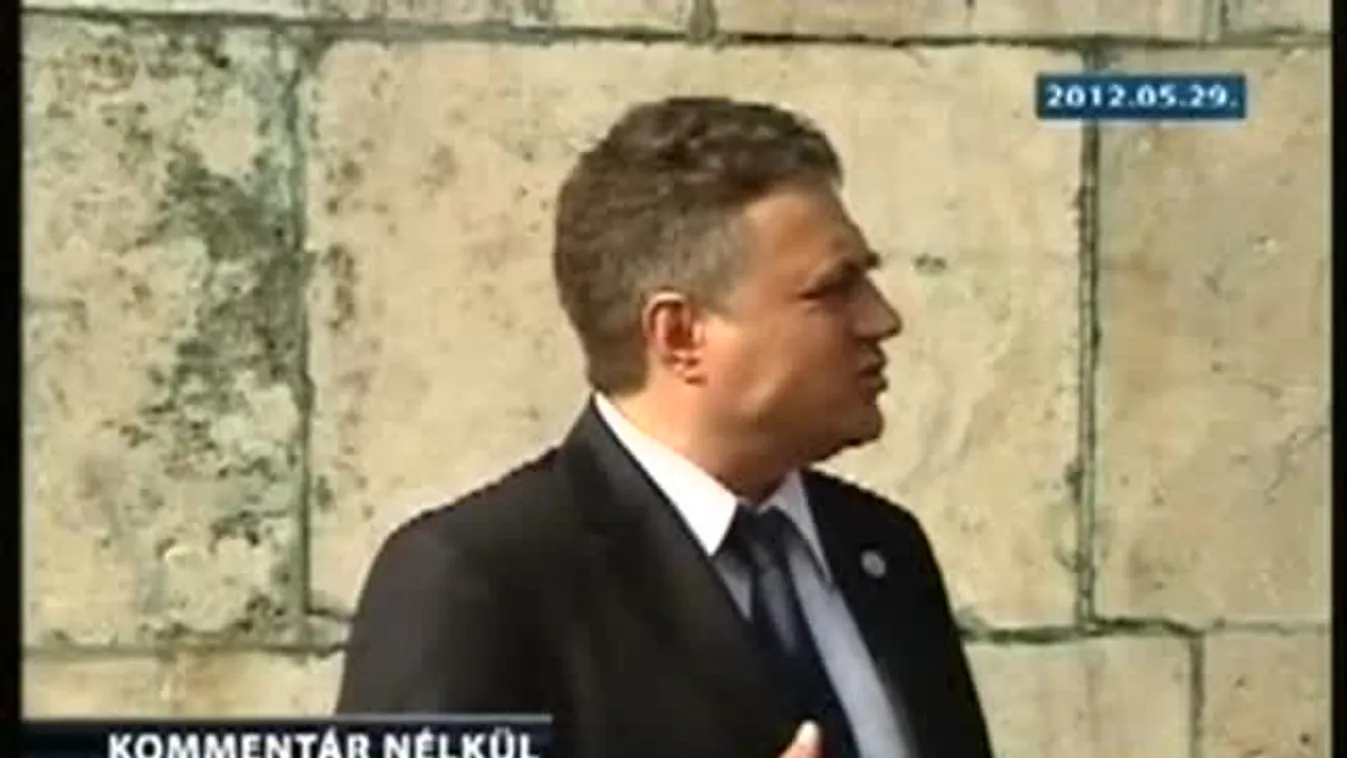 A DK megtisztítja a mártíremlékművet