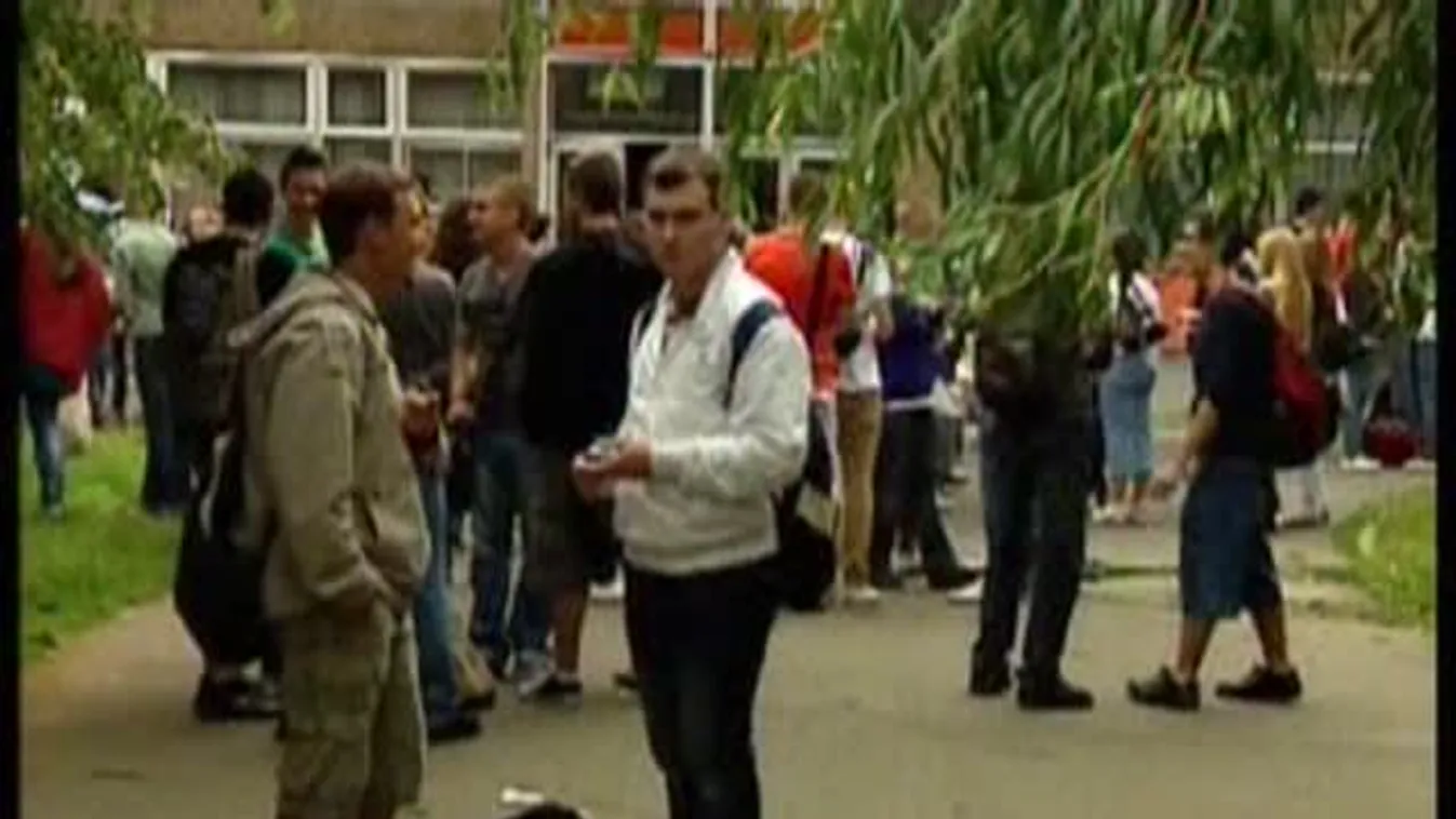 Ismét több száz diákot kellet kiterelni az iskolából – 14 órakor