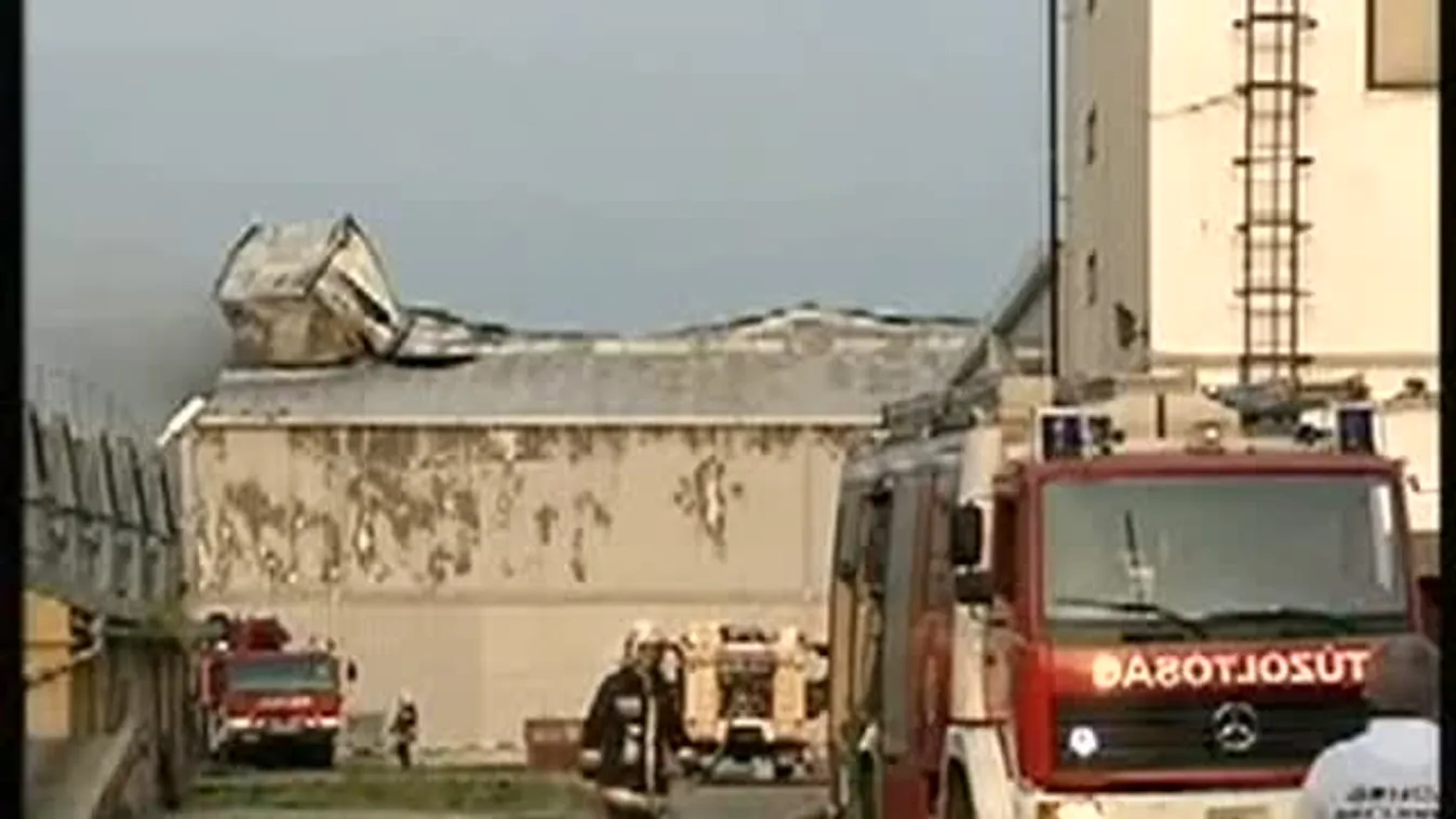 Kigyulladt a győri gyapjúgyár