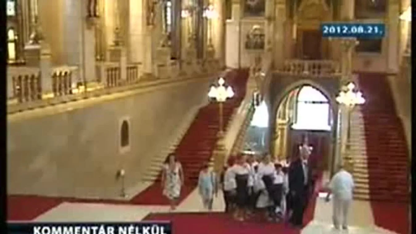 Csángó magyarok látogatása a Parlamentben