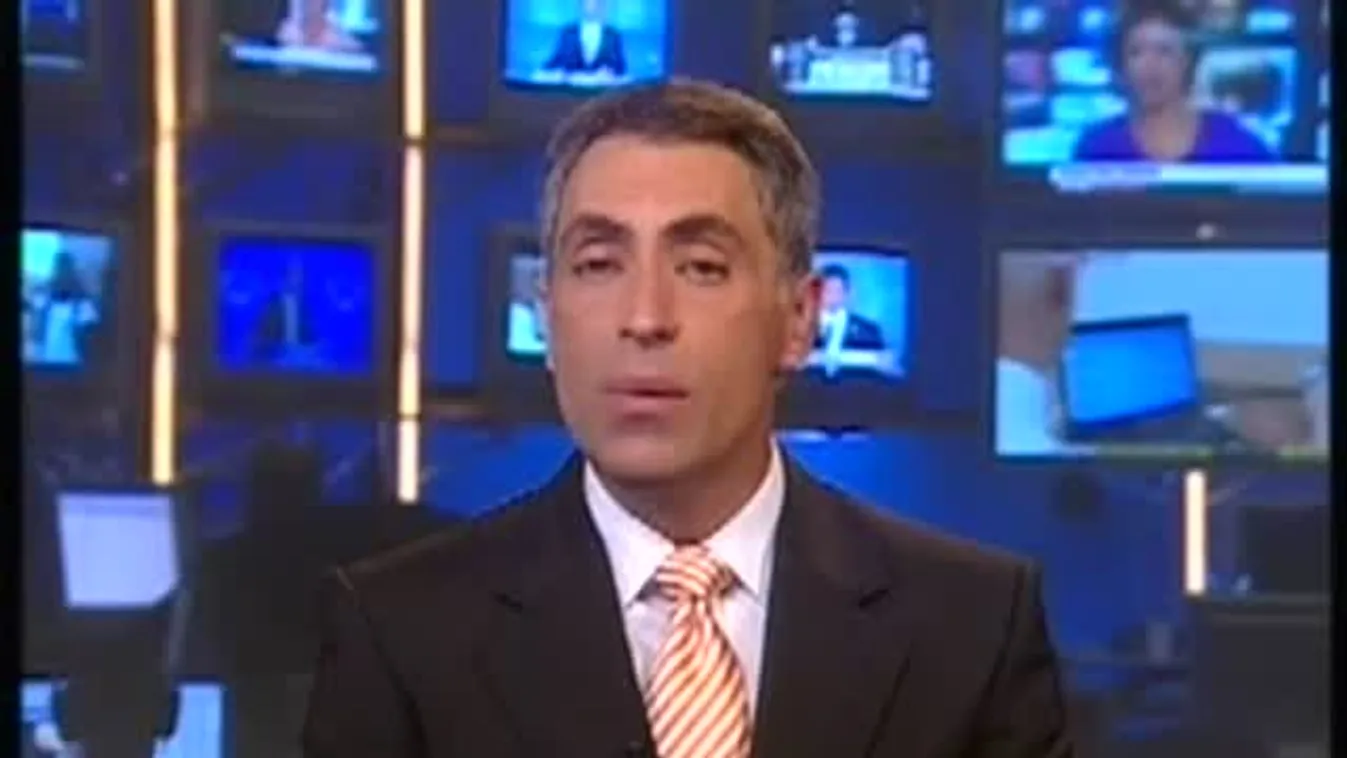 Sajtótájékoztatón vágta fel ereit – Megrázó felvételek!