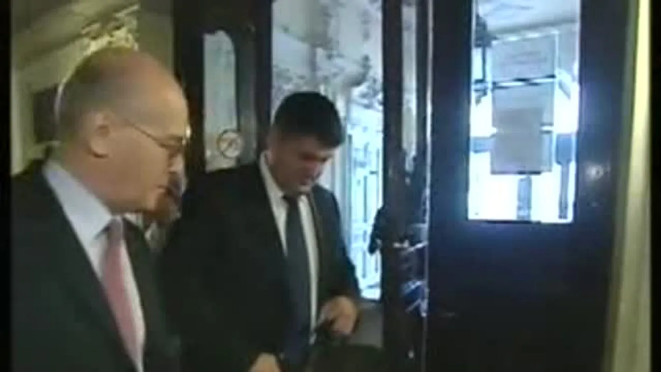 Hagyó elfáradt, de folytatja a felolvasást