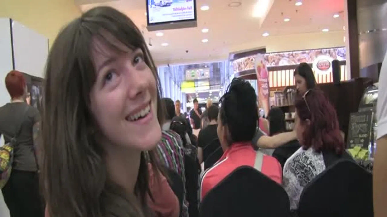 Felfokozott hangulat várta az első iPhone ötöst