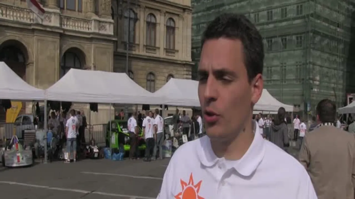 Robotok és szuperkocsik foglalták el Pestet