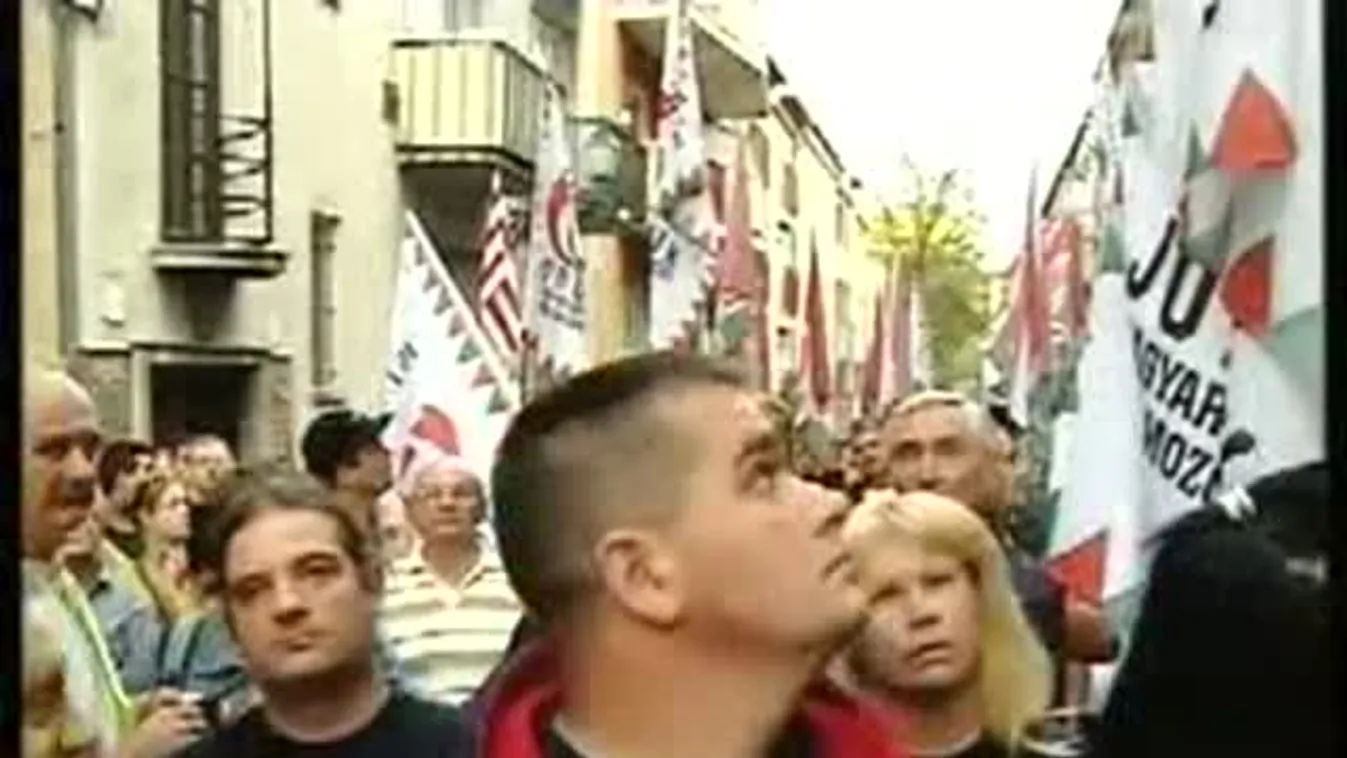 Biszku házánál tüntettek