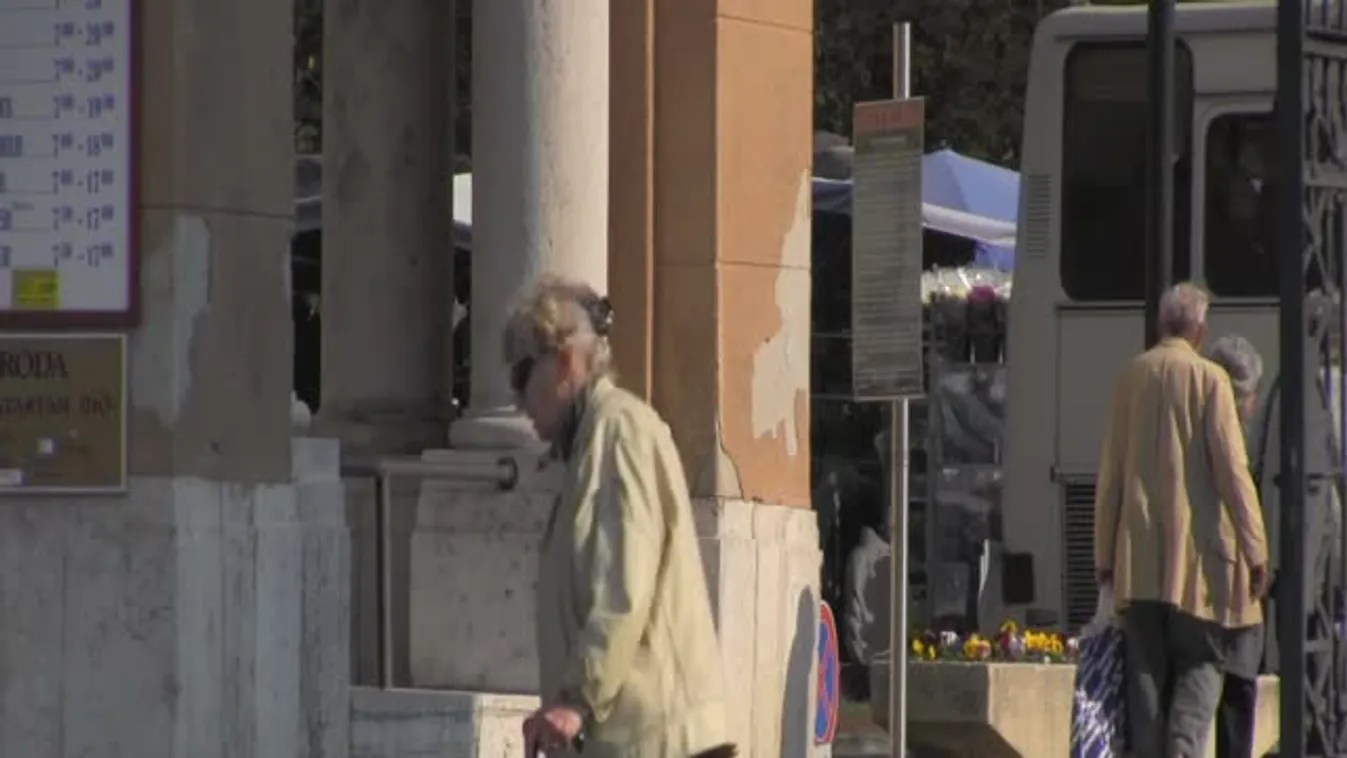 Emlékezők a 301-es parcellánál