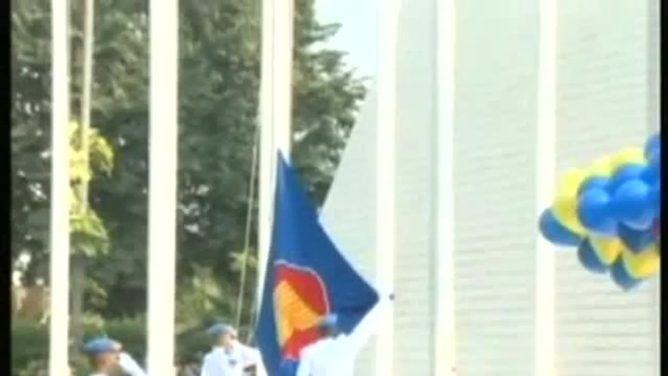 A vásznon Kelet szelleme a Nyugat technikájával – Ázsia