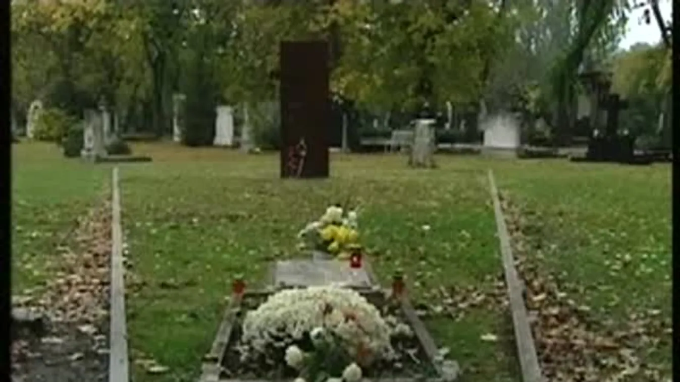 Százezrek látogattak el szeretteik sírjaihoz