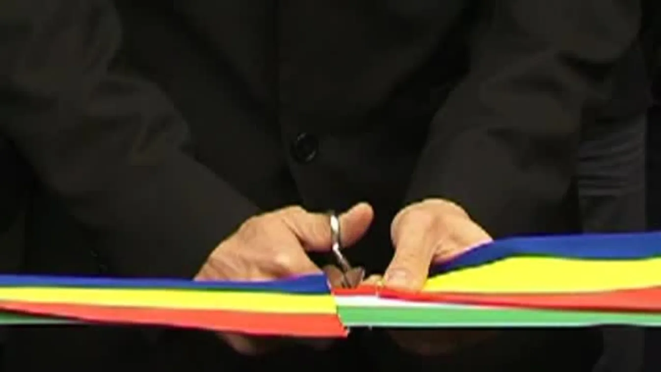 Román–magyar határkeresztező út átadása