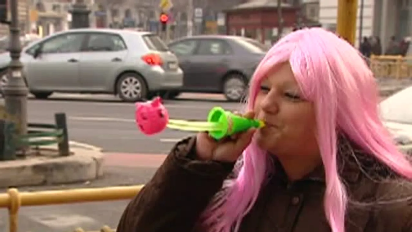 Locsolják a pezsgőt és habzsolják a virslit