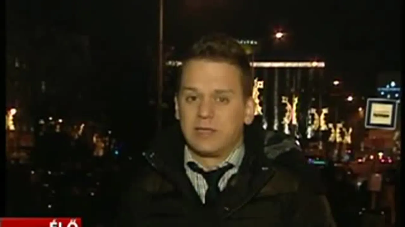 Megtelt az akadémia előtti tér - bejelentkezés 17 órakor