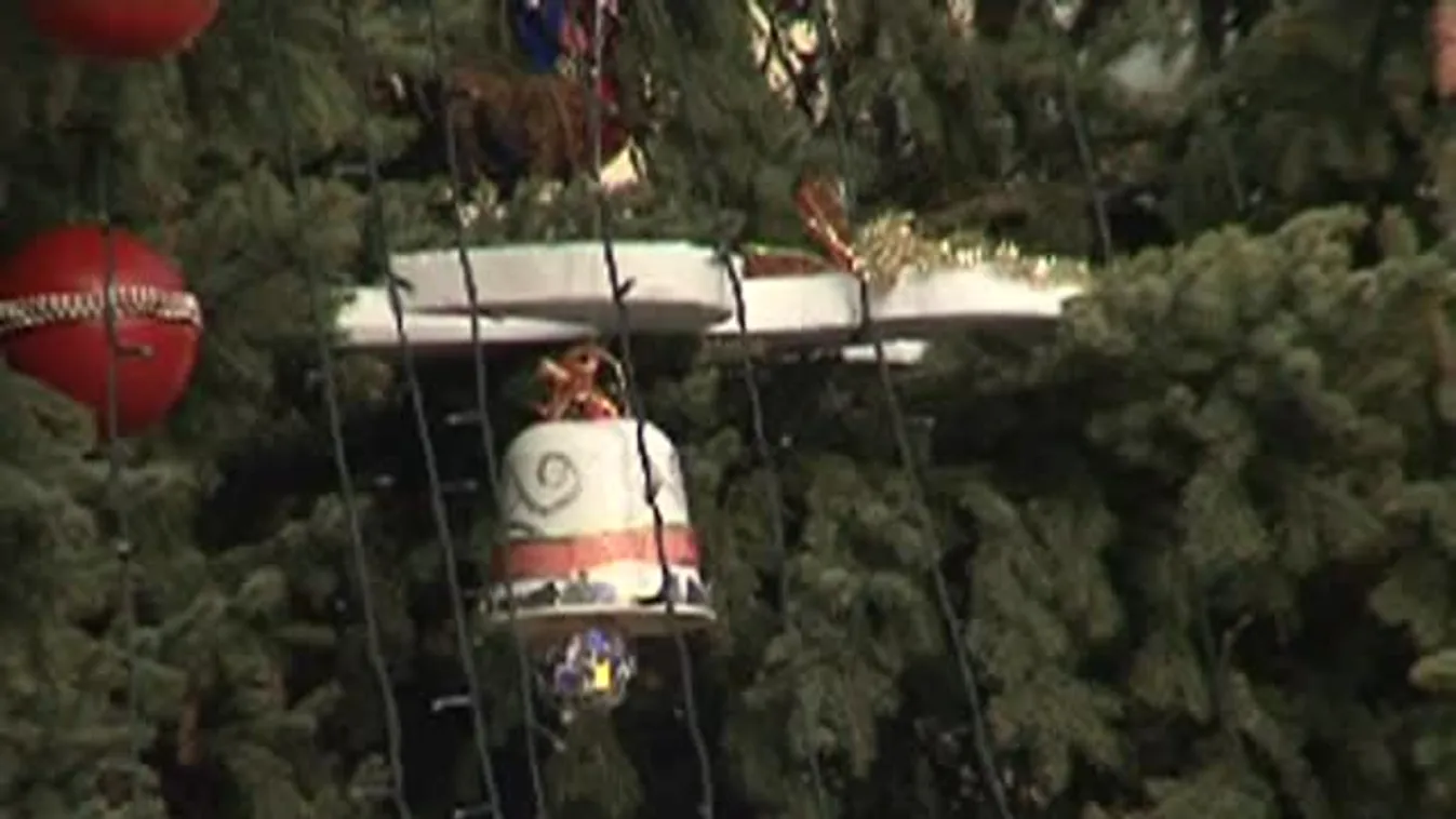 Fogyatékkal élők díszei a „Mindeki karácsonyfáján”