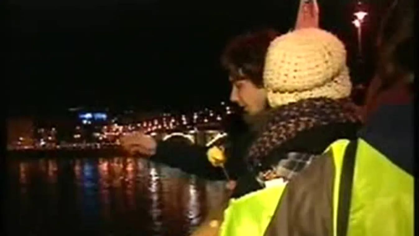 A rendőrséghez vonultak a tüntetők - Bejelentkezés 21 órakor