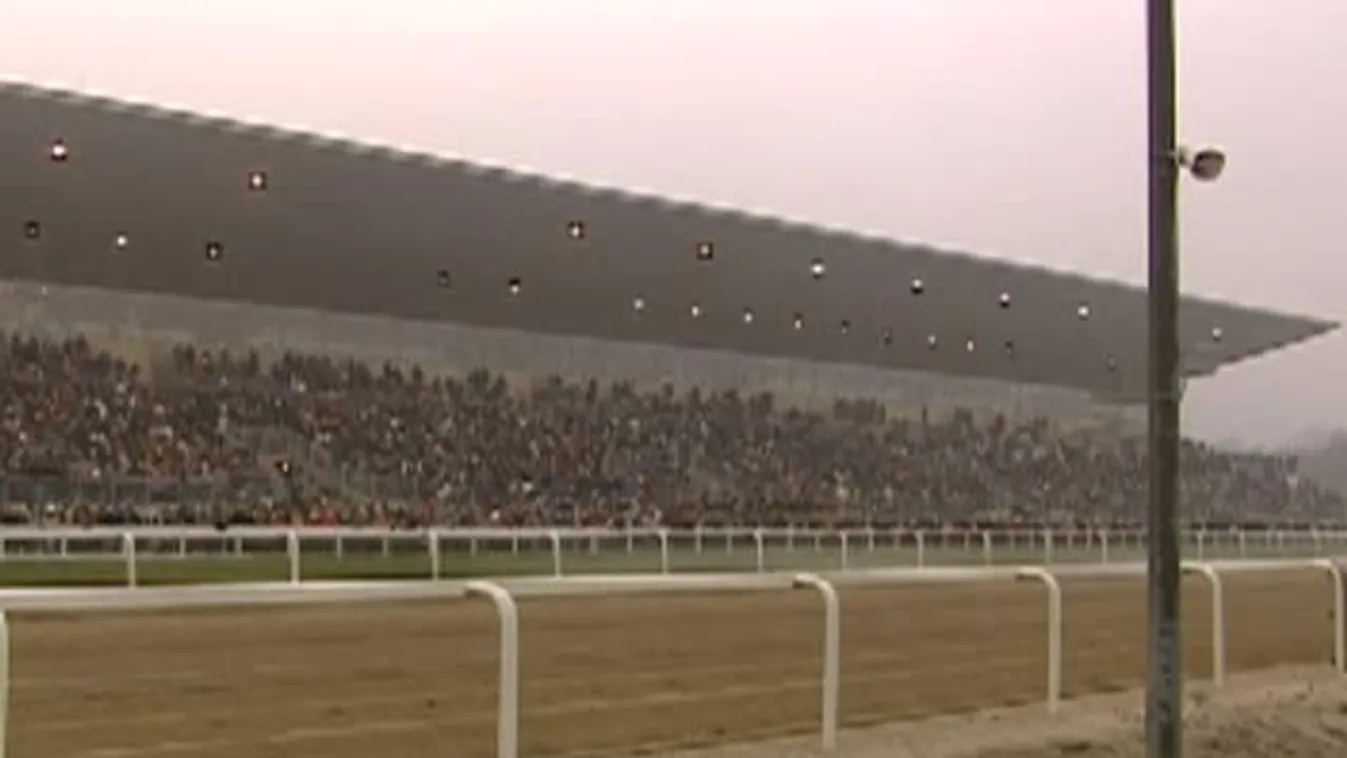 Több ezren drukkoltak a lelátókon