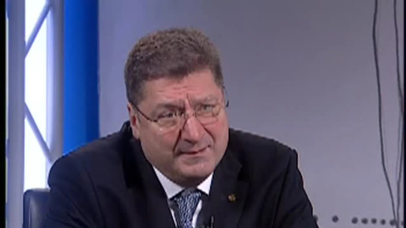 Kontraszt - Többet ér-e egy rossz diplománál egy jó szakmunkás-bizonyítvány?