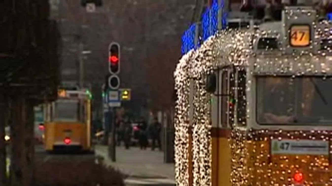 Újra közlekedik Budapesten a Fényvillamos