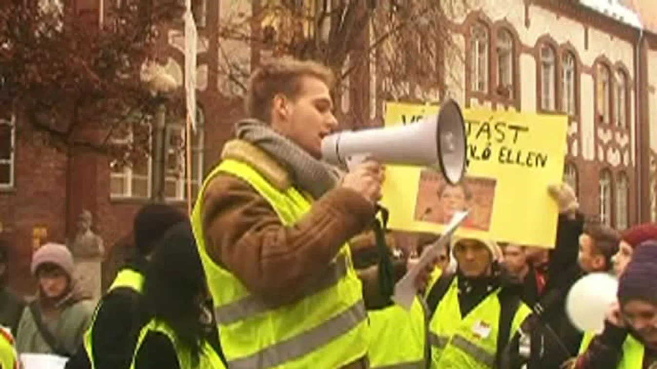 Nem halasztották el a tüntetéseket