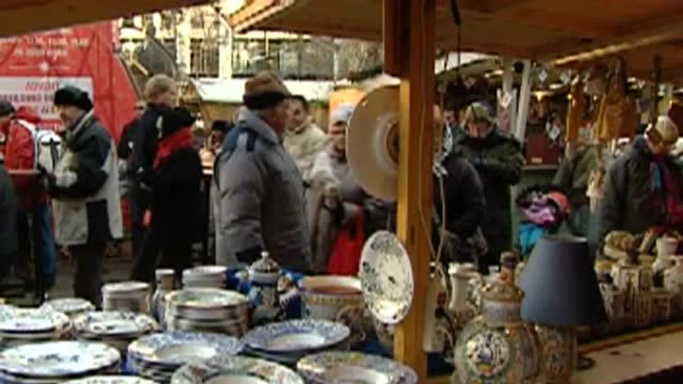 Karácsonyi vásár a Vörösmarty téren