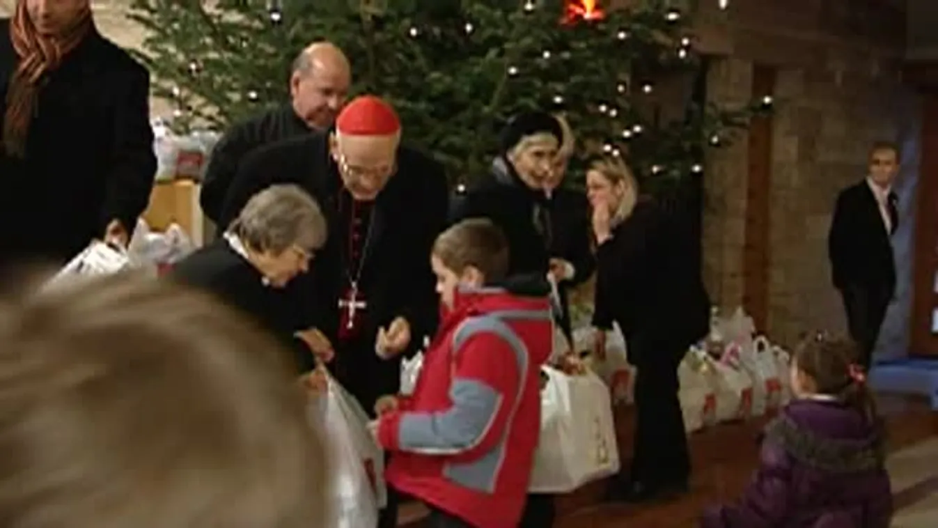 Ajándékcsomagokat osztott a Katolikus Karitász