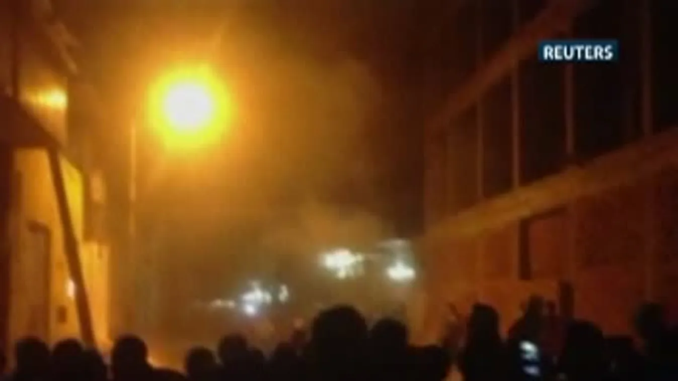 Tankokkal védik az elnöki palotát