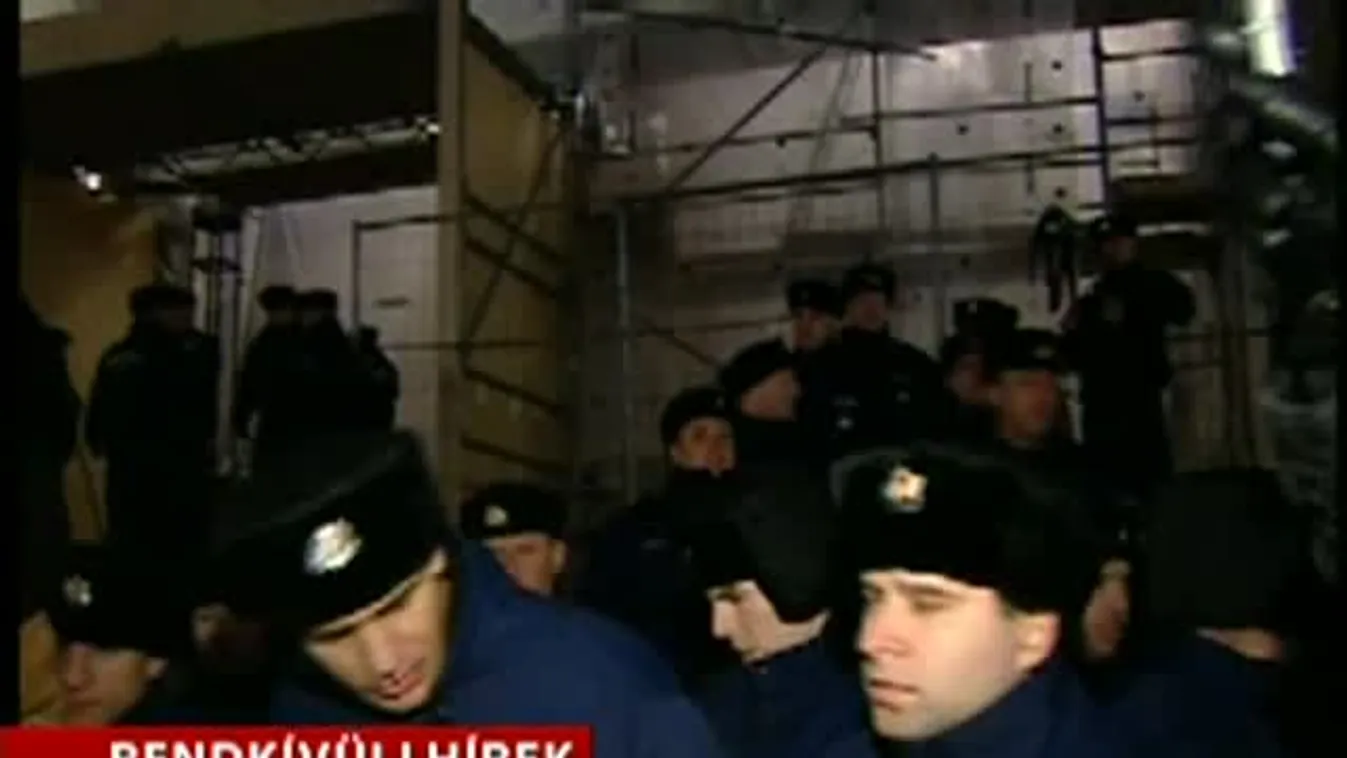 A diákok benyomultak a Parlament elé - Rendkívüli hírek 19.30-kor