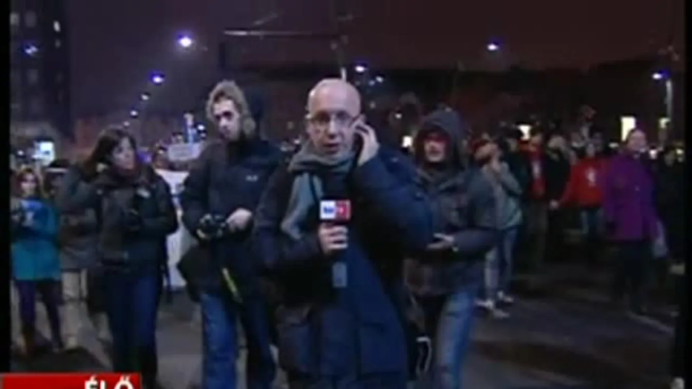 Utcára vonultak a tiltakozó diákok – Deák tér